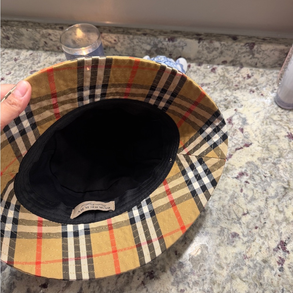 Burberry Plaid Bucket Hat Two Way Style Summer Classic - Picture 2 of 6